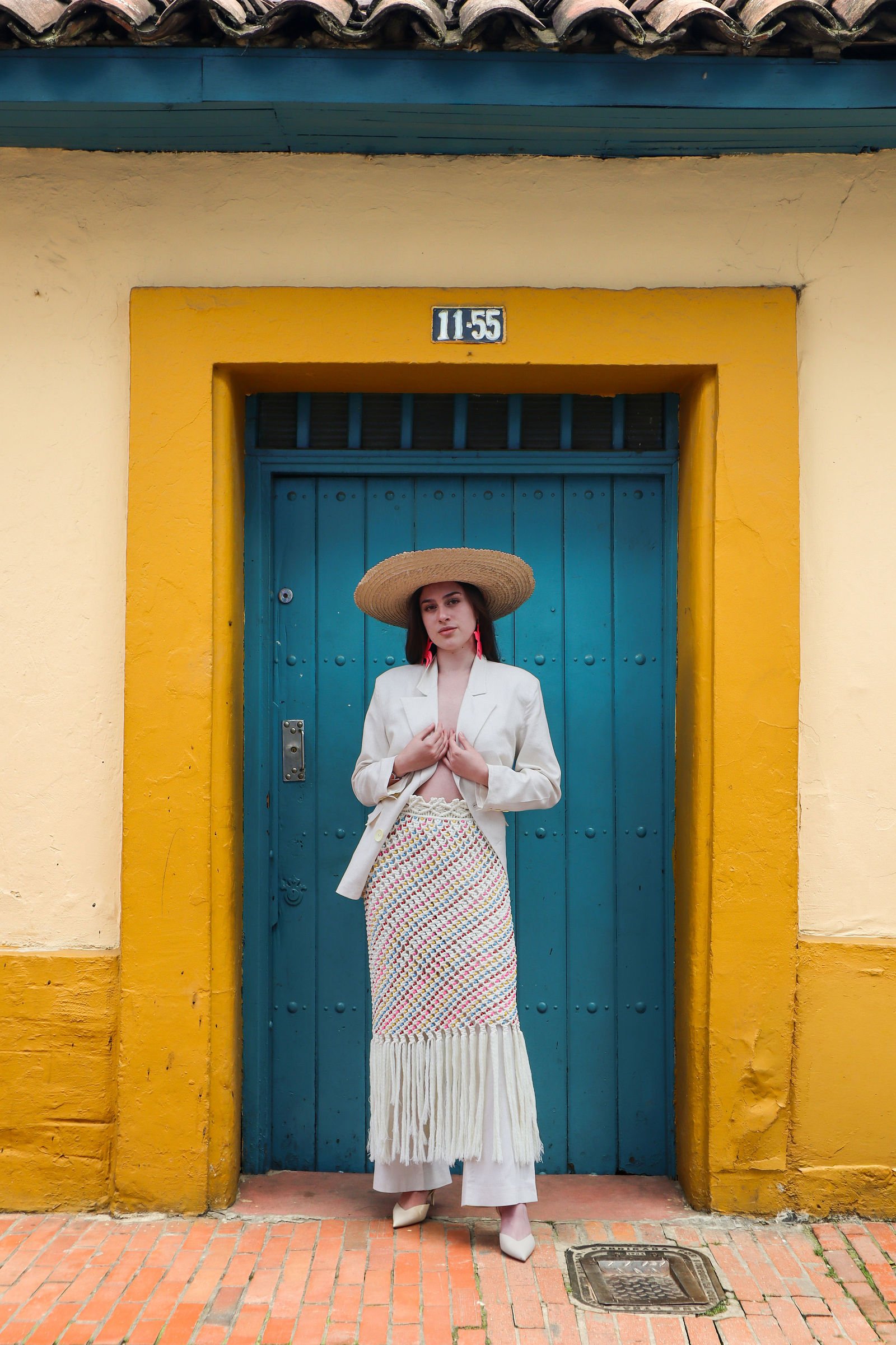 Look de la vendedora de dulces de frente